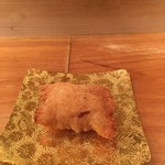 鮓職人 秦野よしき - クリームチーズと酒盗のパイ