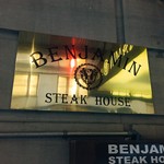 Benjamin Steak House - 銘板に着目する。
