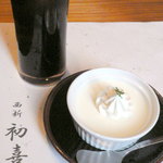 Tokusen Kurogewagyuu Yakiniku Nishijin Hatsu Ki - 【ランチ】セットのデザートとドリンク。この日の豆乳プリンは、特有の豆乳の癖があまり強くなく、甘さも控えめで美味しかったです。