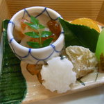 祇園 川上 - 羽子板の器に金柑、ちしゃ、長芋、数の子粕漬