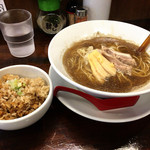 拉麺一匠 DEAD OR ALIVE - 煮干しそば(並)680円と煮干し炊き込み御飯