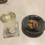 酔哥 - お通しと日置桜（グラス）