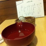朱塗り漆器の片口と日本酒（春霞、〆張鶴、臥龍梅…etc）
