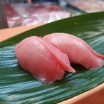 寿司 魚禅 - 中とろ(230円)
