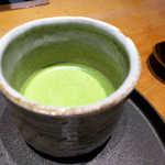 嗜季 - 抹茶は、店主自らその場で点ててくださる