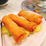 Joe's Shanghai Restaurant  - 春巻。香港の小指サイズに慣れているとデカさに狼狽える。ぎろっぽん2600時的ニュアンス