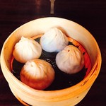 Imperial Lamian - 小籠包。皮を食いちぎると「素のあじ」がほとばしる！