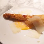 フレンチ串揚げ BEIGNET - 1703 フレンチ串揚げ BEIGNET 4串目 ホワイトアスパラガスの生ハム巻き 卵黄ソース