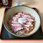 名代 箱根そば - 温玉のせローストビーフそば ¥780