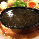 鰹と鶏の芳醇な香りのスープ