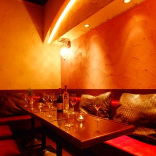 ◆個室VIPルーム 6～10名様◆人気のお部屋はソファ＆クッションのゆったり空間