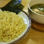 藍鷹 - つけめん は平打ち麺で