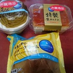 スイーツファクトリー - 単品購入品とサービスのシュークリーム