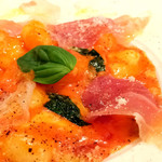 創作イタリアン Gemelli - ニョッキのバジル、モッツァレラチーズ  トマトクリームソース生ハム添え