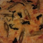 ジラソーレ - 春フキのピッツァ
      フキはほろ苦くシャキシャキ
      生地はイタリアンでパリパリ