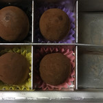 atelier du munian 四条本店 - これは松屋銀座で買ったトリュフ、２個食べてしまいましたが。。。