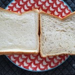 はせぱん - 2017年2月：右が玄米食パンで左が食パン
