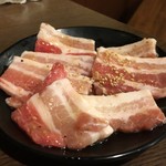 Genki Shichirin Yakiniku Gyuu Shige - 大好きな豚バラは塩で