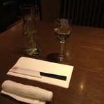 カルチェロ - ワイングラスでお水