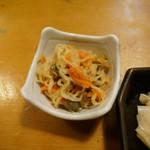 や台ずし - お通しは切干大根でした