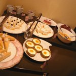 カフェ・ド・オランジェ モンクール - ケーキ各種。たまごのようなミルクプリン♪