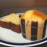 ホリーズカフェ　本町サンマリオンビル店 - マフィンの後ろは、オレンジパウンドケーキ