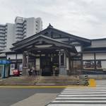 一言堂 - JR高尾駅北口、社寺風の駅舎で風情があります