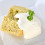 本と出会える珈琲店 BOOK MEETS COFFEE　 - 抹茶シフォンケーキ