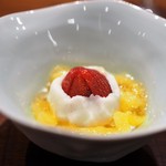 傳 - いちご　白いんげんと山芋の餡　ココナッツソースとラム酒　レモネード