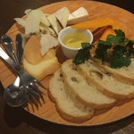 perikan - チーズ5種盛り合わせ
