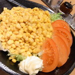 焼肉問屋 牛蔵 - トマトコーンサラダ