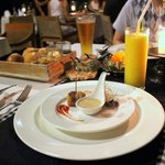 Kepitu Restaurant - 夕食の前菜とドリンク