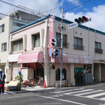 Satsuporo Ramen Kurumaya - 外観  色褪せがいい  右はしに駐車場見えてます