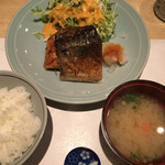 割烹 大田川 - メインの鯖と白味噌の味噌汁と少なめのご飯ですよー