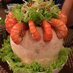 Bloom Saigon Restaurant - ヤシの実の中にピリ辛スープ。