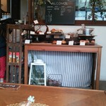 fato. - 中央ソファ席より