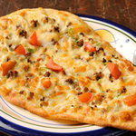 居酒屋 とむ - ナンピザ ナンのもっちり感とピザの相性想像してください♪