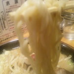 本格らぁめん 末廣 - 玄海（九州風とんこつスープ）のワンタンメンの麺