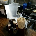 丸長中華そば店 - カウンター周り　