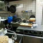 丸長中華そば店 - 入店後　11：06　厨房