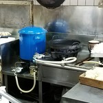 丸長中華そば店 - 餃子鍋に点火前！
