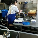 丸長中華そば店 - ラーメンのワンタン茹でます