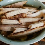丸長中華そば店 - チャーシューが隙間なくある