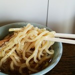 丸長中華そば店 - やっと麺をつけられた！