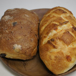 日曜日のパン屋さん - 左ロデブ、右チーズパン