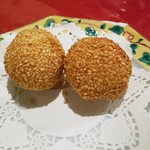 五修堂 - ゴマ団子(310円)です。