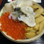 ろくさん食堂 - (2017年3月　訪問)四色丼は帆立・雲丹・味付きイクラの他にアワビ入り～♪