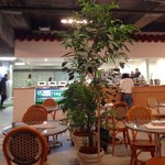 カフェ ド ロペ - 週末の16時頃の店内