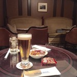 東京ディズニーランドホテル - サロンで生ビール