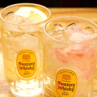 サク飲みにも使いやすい♪強炭酸ハイボールと串焼きを楽しむ